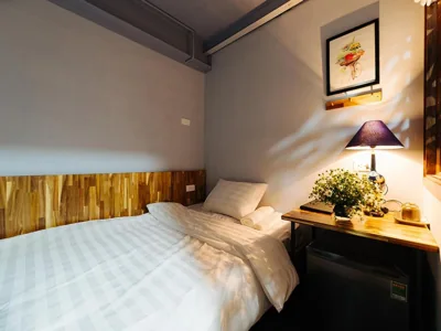 Camera singola con bagno in comune — Ha Noi Re Hostel